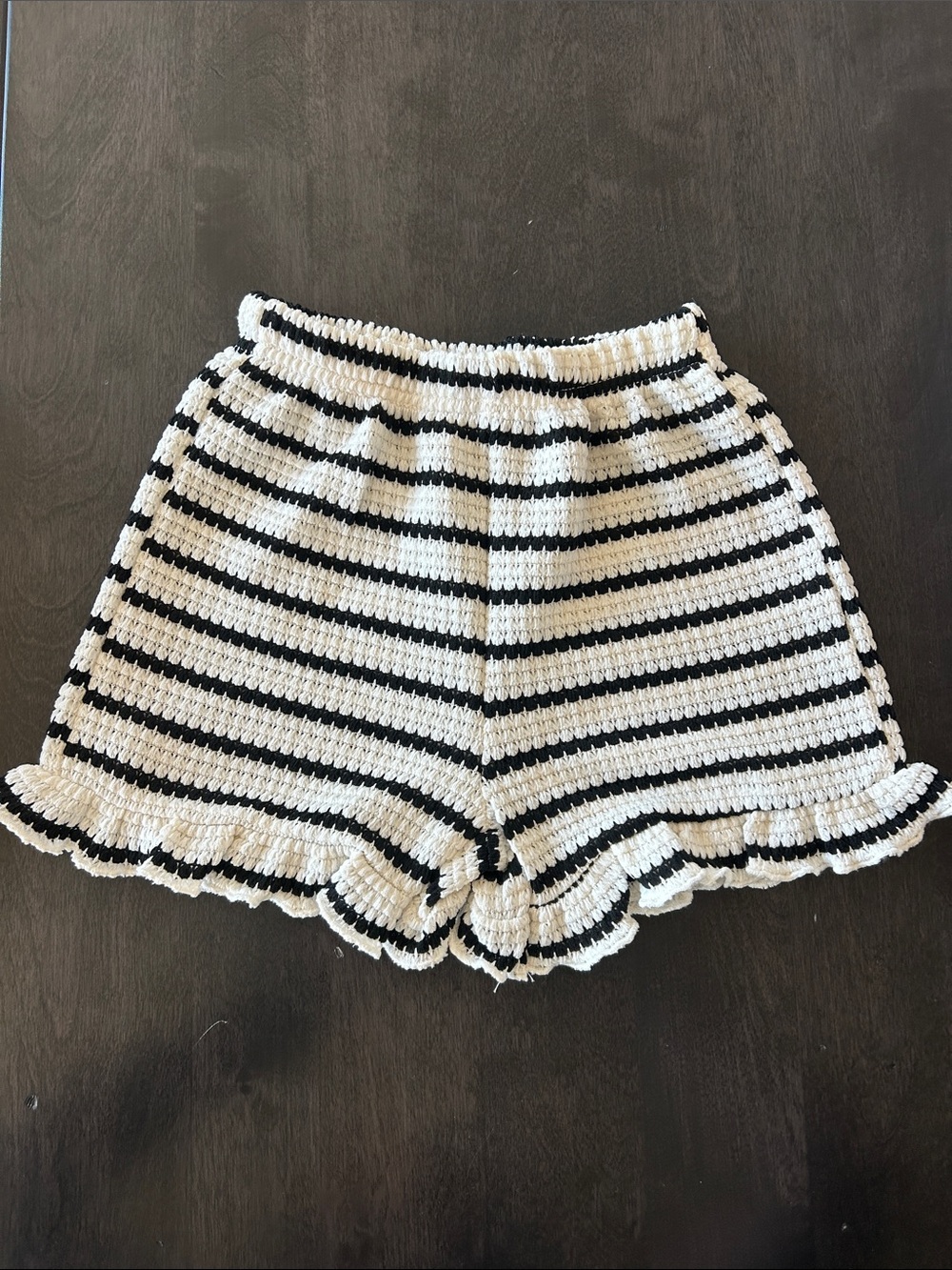 SHEIN Striped Crochet Ruffle Hem girls Shorts - Black & White size 4Y